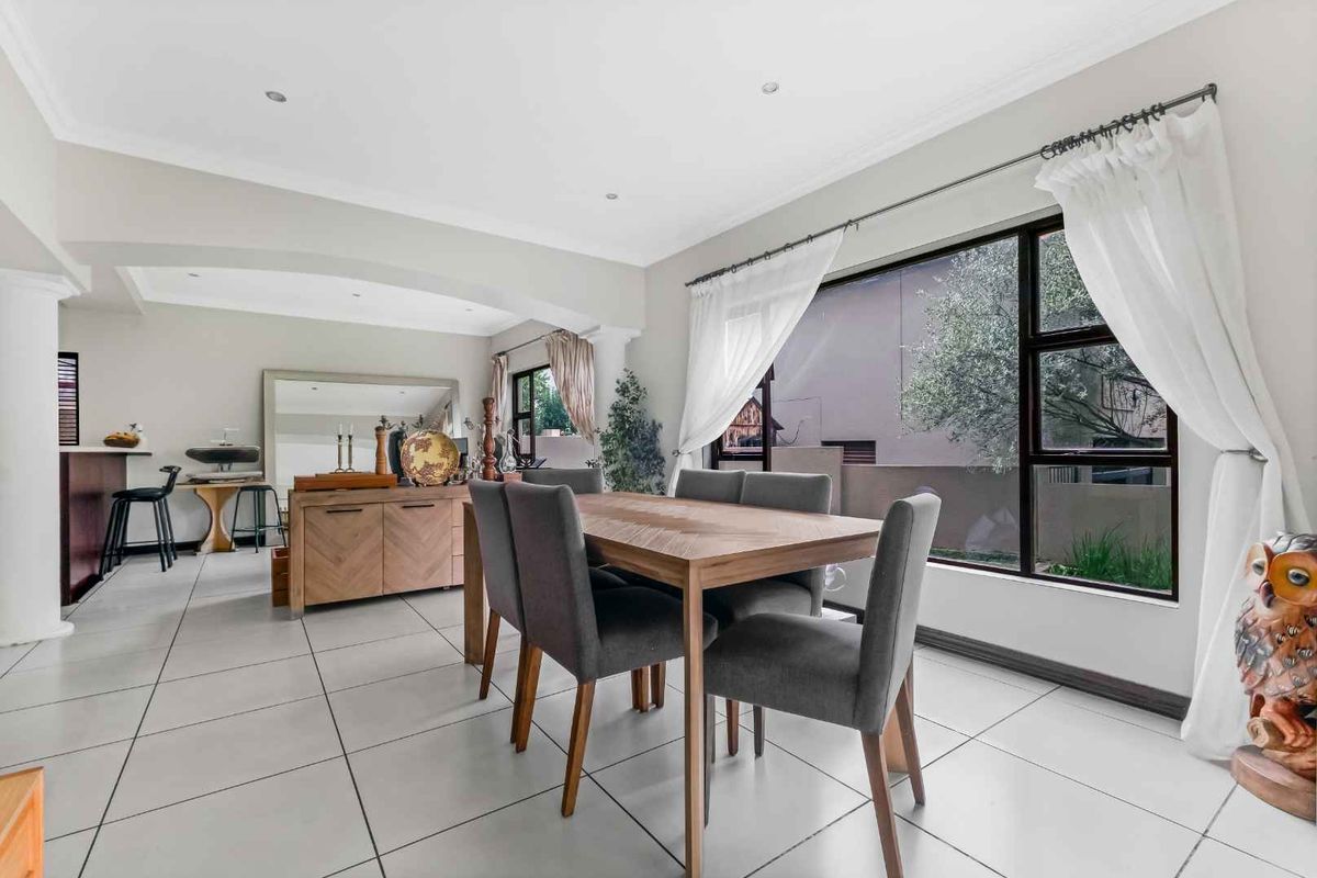 STRIKING DUPLEX HOME IN A QUIET SECURE ESTATE - Photo 5