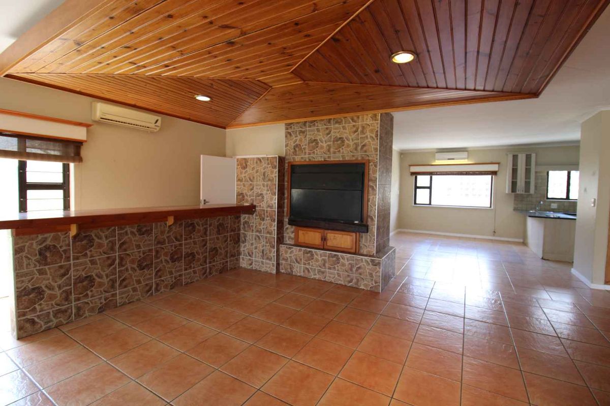 Spacious, Well-Positioned Property Featuring Two Flats, ideal for extended family living! - Photo 3