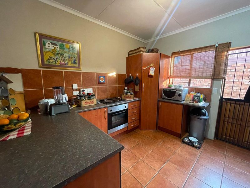 3 bedroom, 2 bathroom townhouse in Equestria - Photo 9