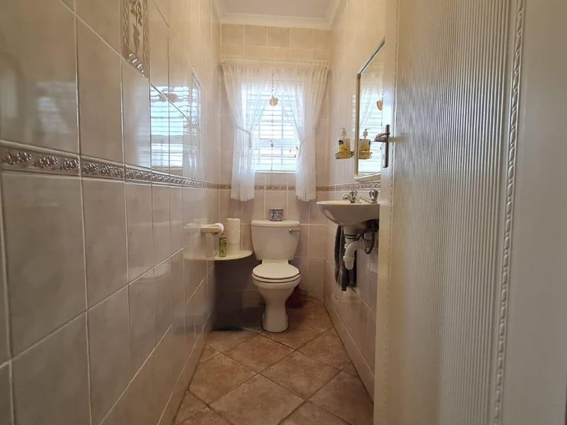 3 Bedroom House with Office and Flat in Dana Bay - Photo 7
