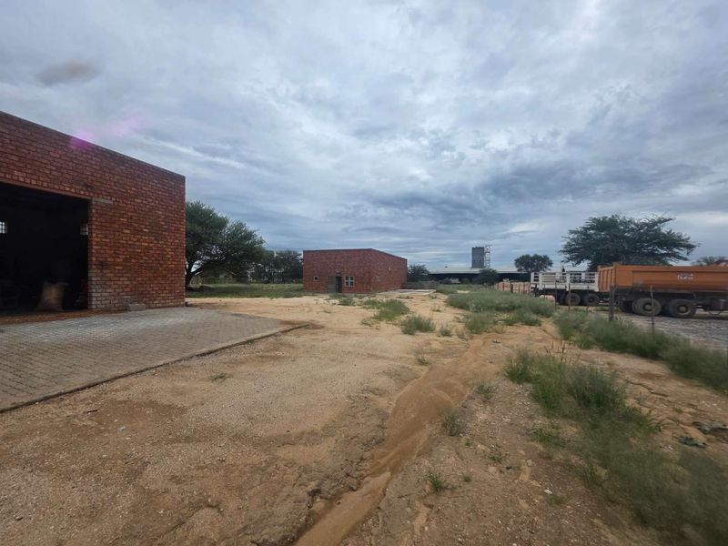 Large Commercial property for sale in Omaruru - Photo 2