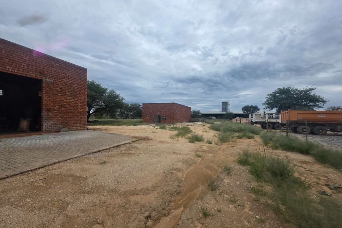 Large Commercial property for sale in Omaruru - Photo 2