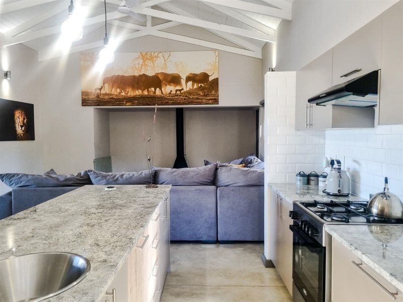 Modern Bushveld Living with Spectacular Views - Photo 10