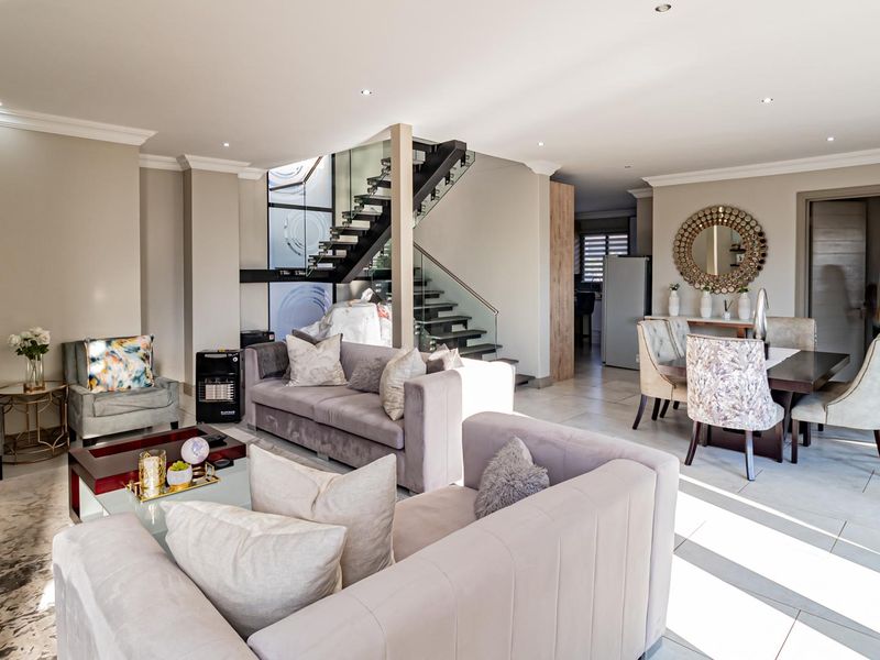 Exquisite Contemporary Home for Sale - Photo 2