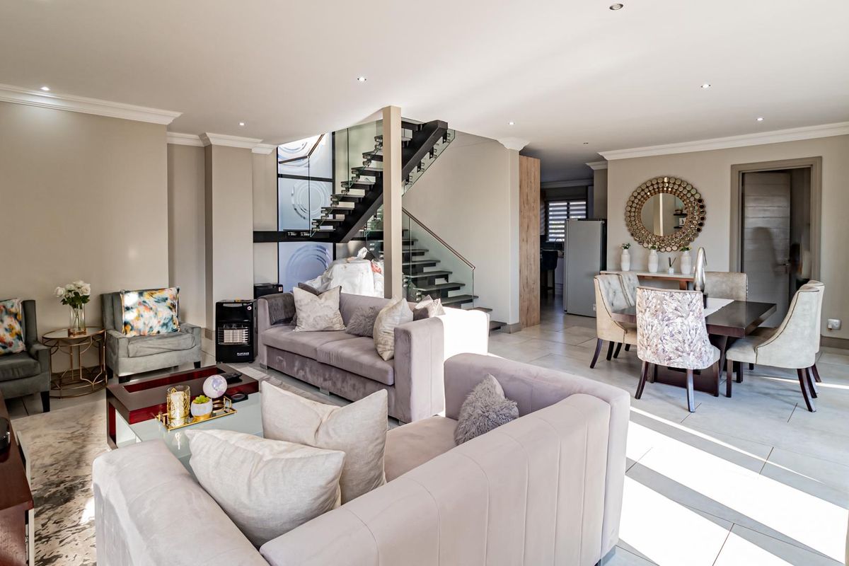 Exquisite Contemporary Home for Sale - Photo 2