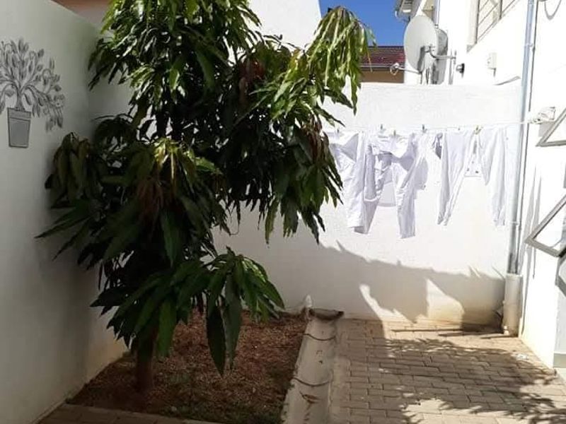 Spacious 3 Bedroom townhouse for Sale in Cimbebasia - Photo 8