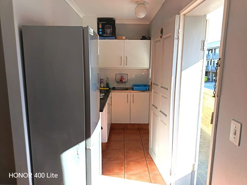 2 Bedroom Apartment in Stellenbosch - Photo 4