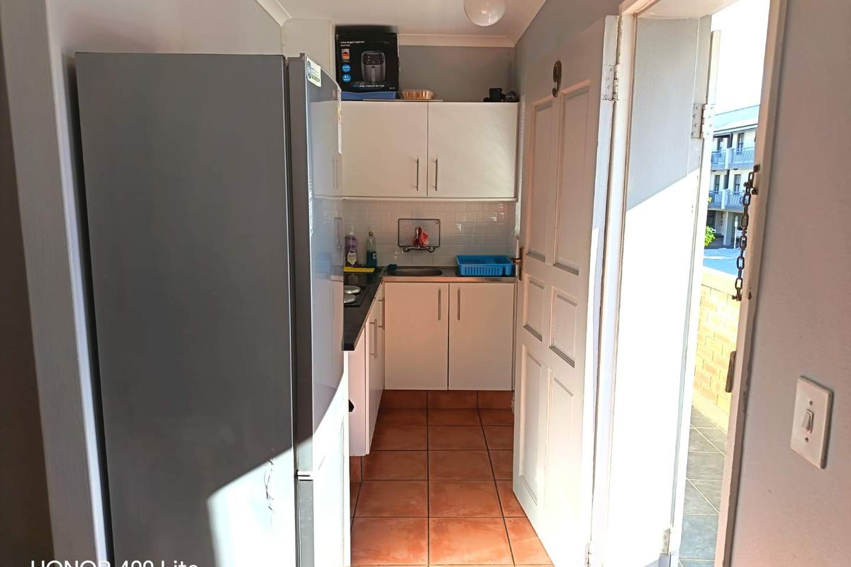 2 Bedroom Apartment in Stellenbosch - Photo 4