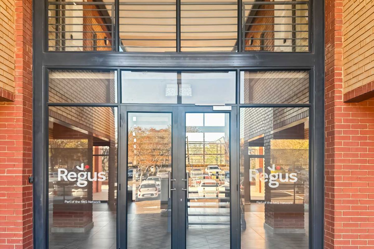 Unlimited office access in Regus  The Boardwalk - Photo 2