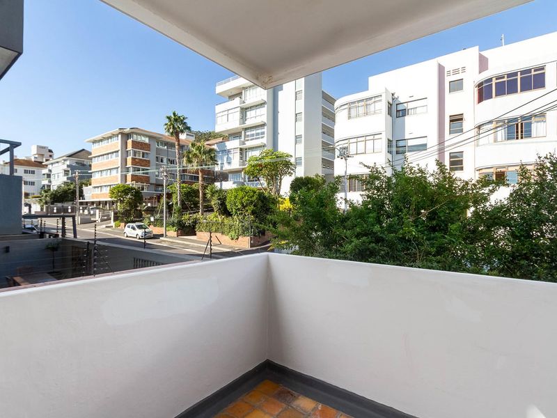 Modern Apartment In Sea Point - Photo 8