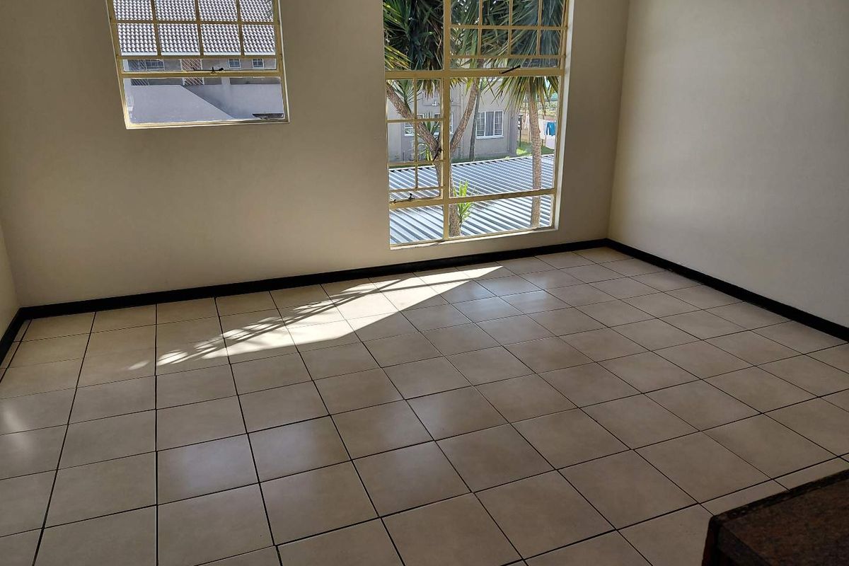Newly renovated 1st floor unit - Photo 2