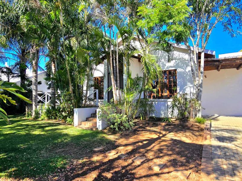 Pool, Garden, Privacy & Flexible Living in Prime Menlo Park - Photo 3