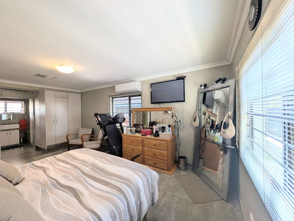 Main bedroom 