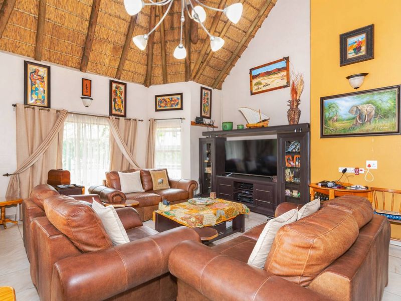 Dual Mandate Property: Exceptional Family Home with Prime Features - Photo 6