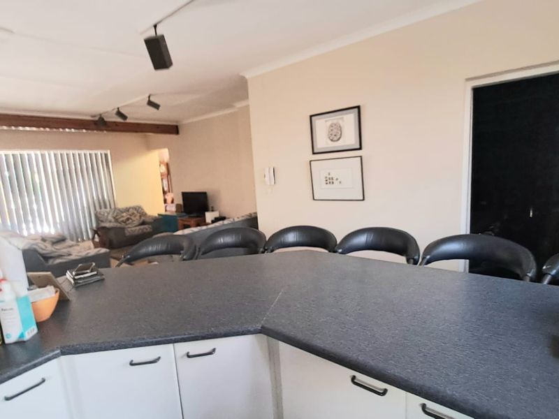 4 Bedroom Family Home - Photo 9