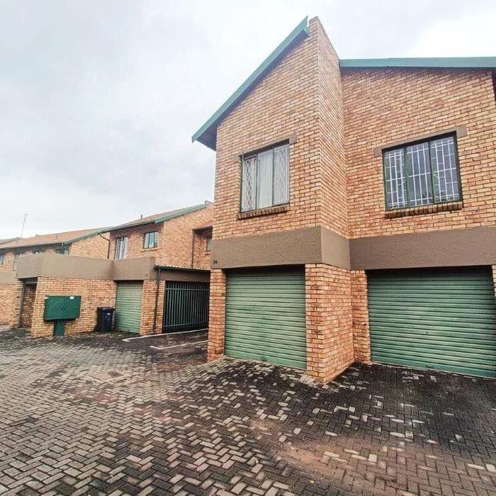 Property #2176093, Townhouse Pending Sale in Hennopspark