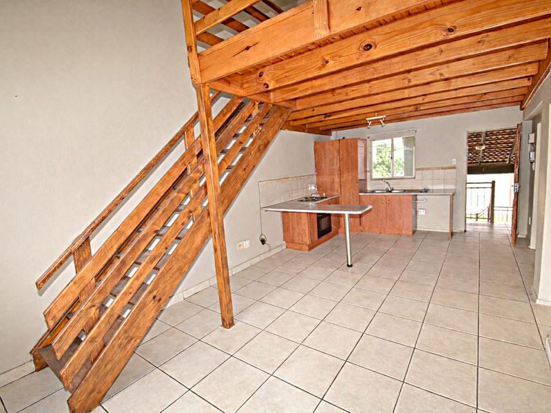 Second Floor Town House - Photo 4