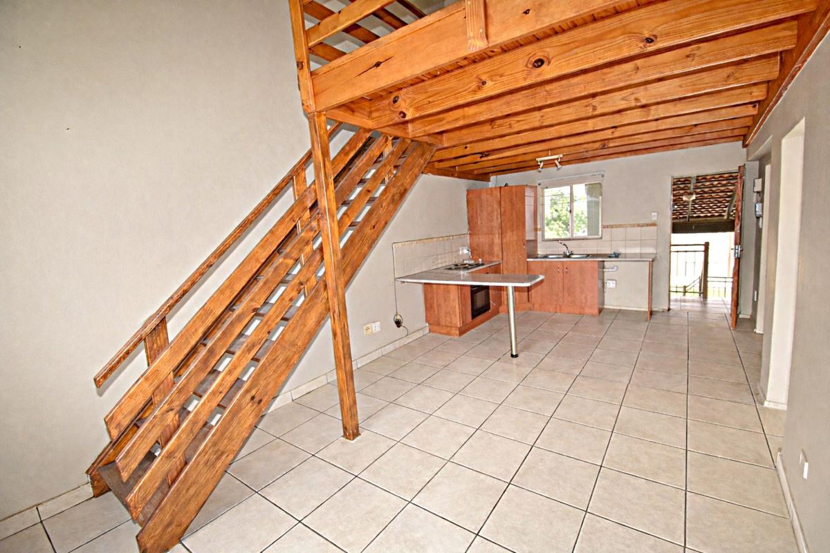 Second Floor Town House - Photo 4