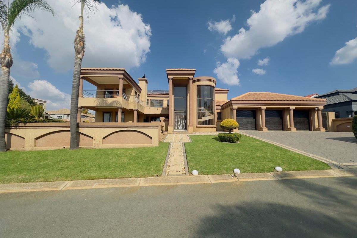4 Bedroom House to Rent in Blue Valley Golf Estate - Photo 2