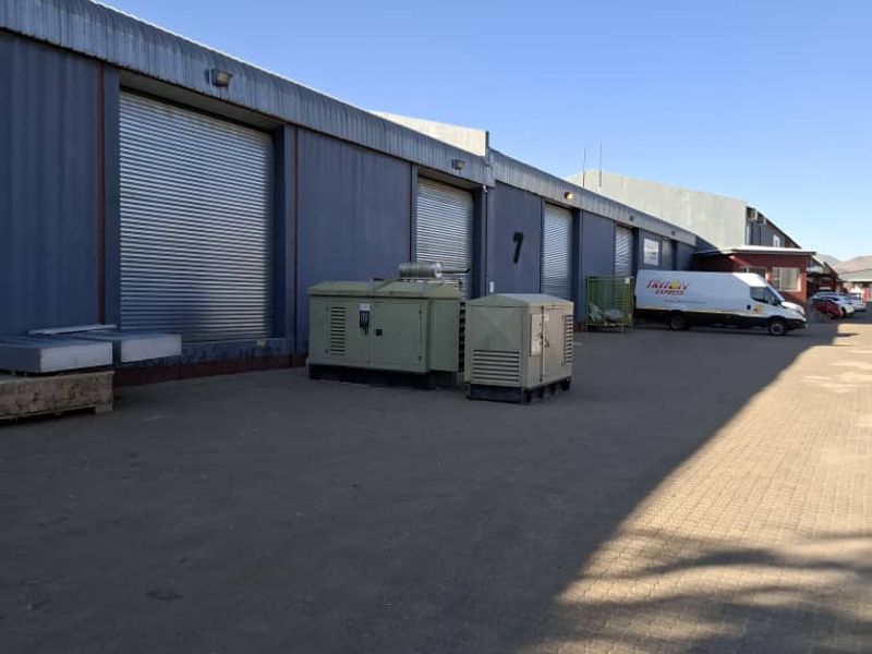 Prime Commercial Hub: 15 Warehouses & Offices Await - Photo 5
