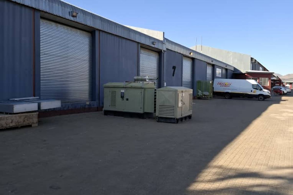 Prime Commercial Hub: 15 Warehouses & Offices Await - Photo 5