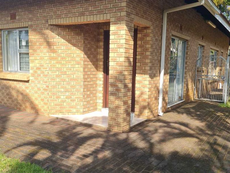 Gorgeous Spacious Family home - Photo 3