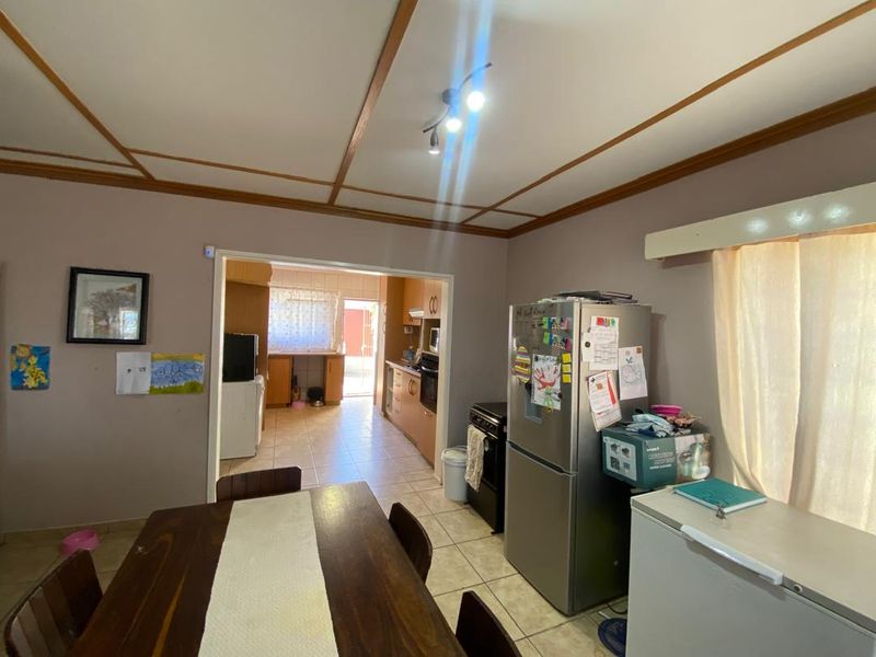 FOR SALE- 3 BEDROOM AND 2 FLATLET HOUSE IN VINETA, SWAKOPMUND, NAMIBIA - Photo 6