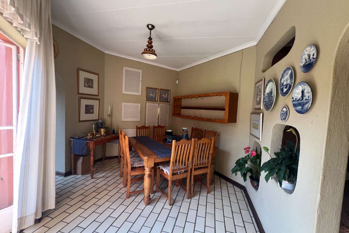 SOLID FAMILY HOME IN PRIME LOCATION - Photo 4