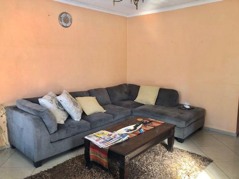 3-Bedroom Home for Sale in Verwoerdpark! - Photo 9