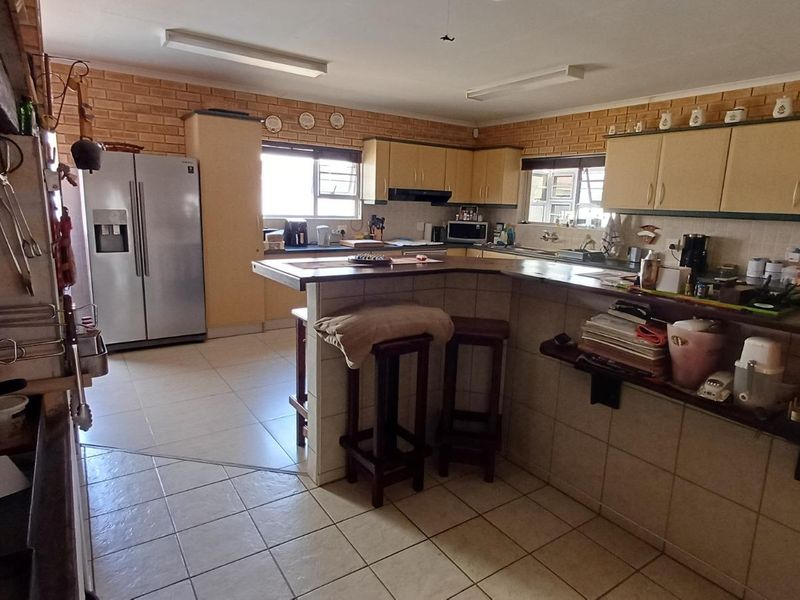 Family home with flat - Photo 10