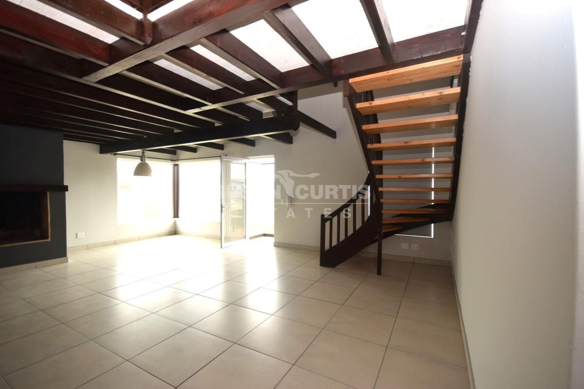 Spacious double story house near the Mall and beach - Photo 5