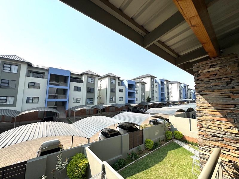 Modern 2 Bedroom 2 bath Apartment To Rent in Umthunzi Valley - Photo 2
