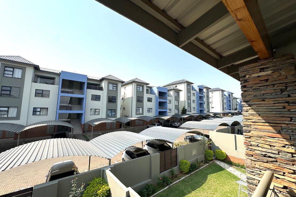 Modern 2 Bedroom 2 bath Apartment To Rent in Umthunzi Valley - Photo 2