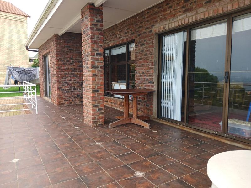 Facebrick Gem with stunning Ocean views. - Photo 3