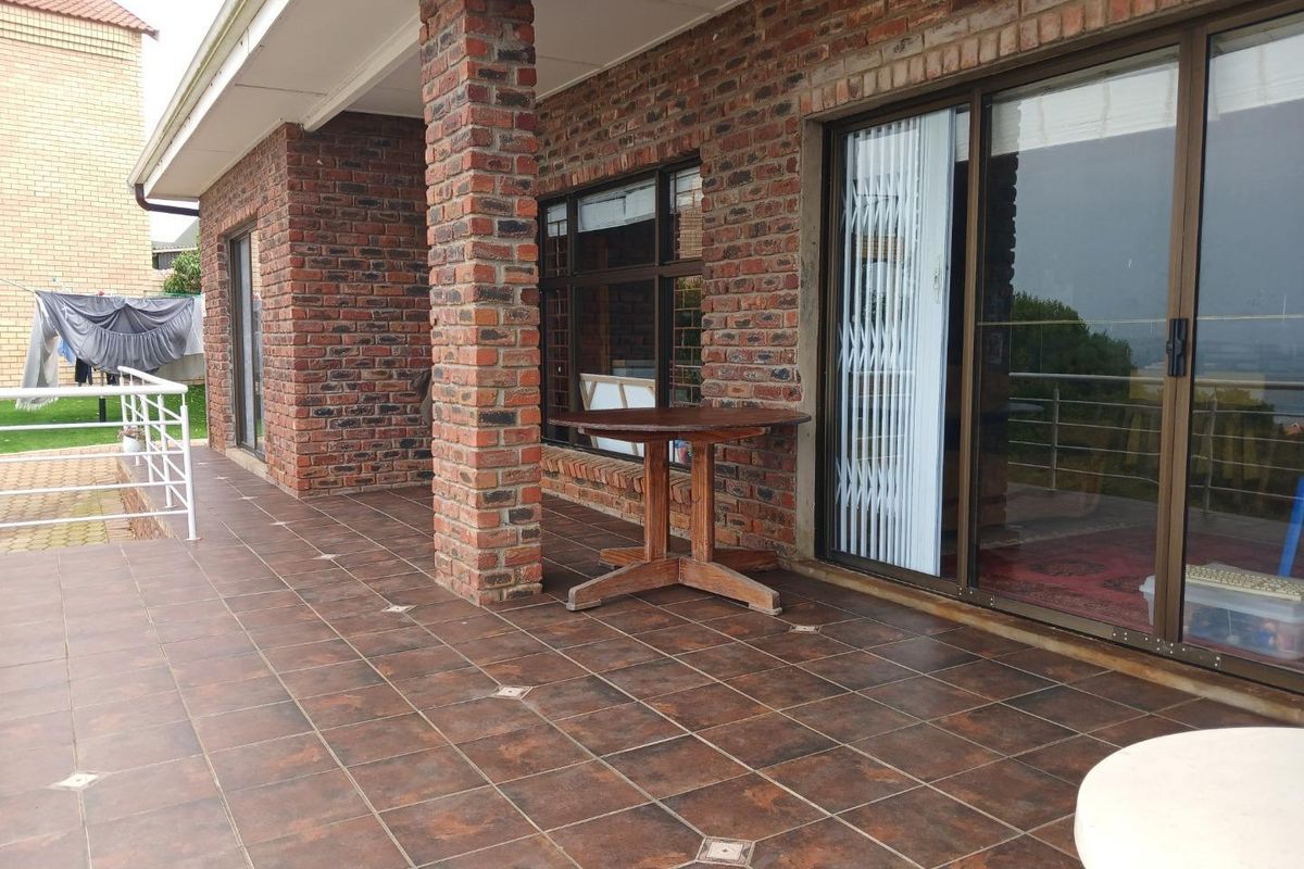 Facebrick Gem with stunning Ocean views. - Photo 3