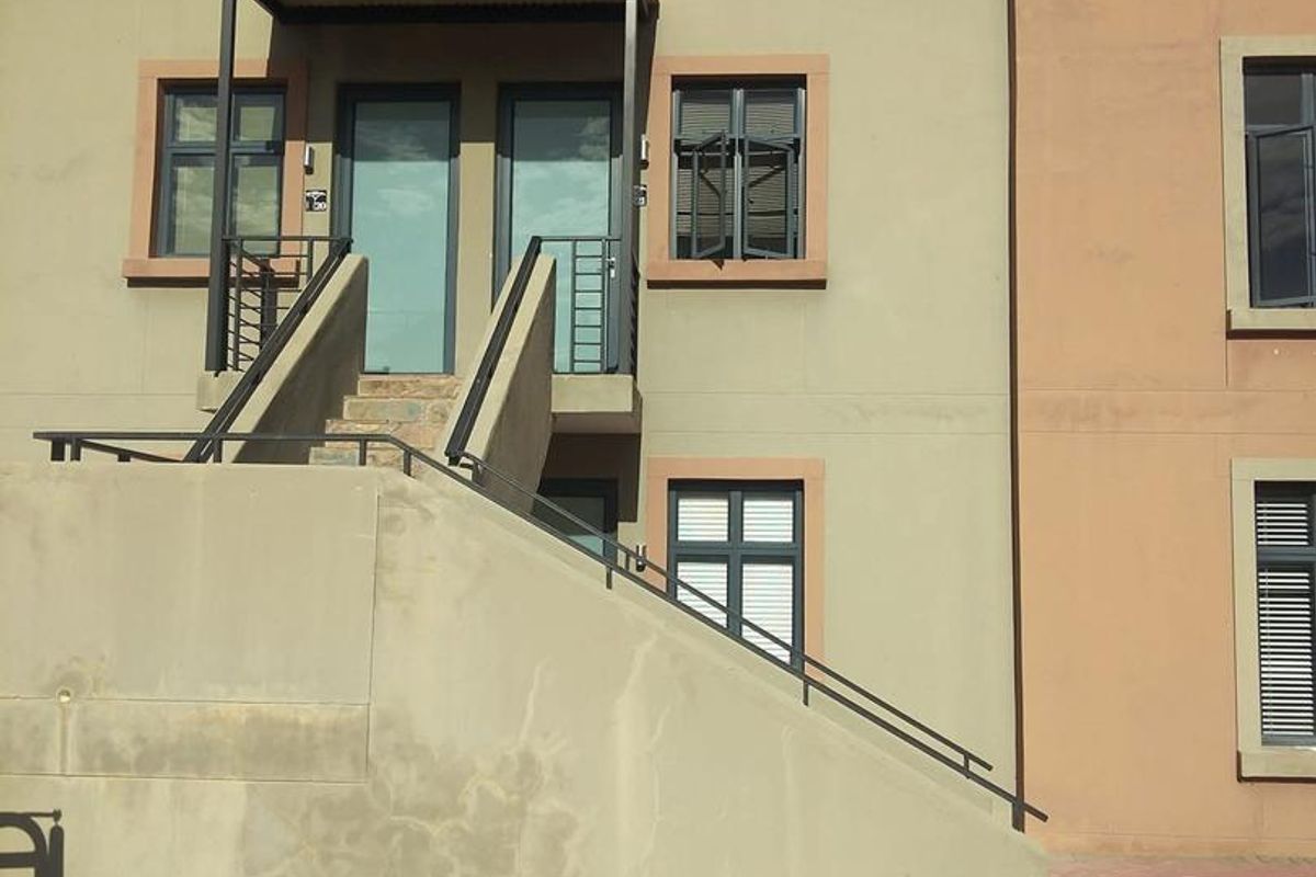 This Apartment comes with furniture! 🌷Only 40km South of Windhoek in a lovely complex nearby the Pharmacy and Golf Club. - Photo 2