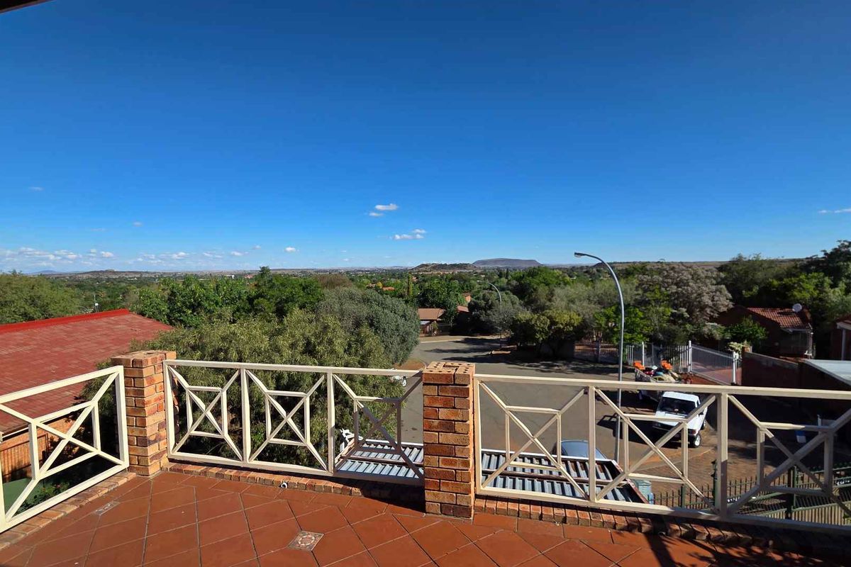 Chef's Kitchen and Stunning Indoor-Outdoor Flow Await!" - Photo 2