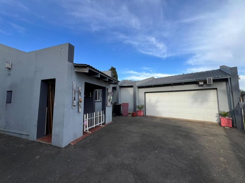 The Ultimate House Hack: Luxury 4-Bed Home + R18,000 Net Monthly Income! - Photo 1