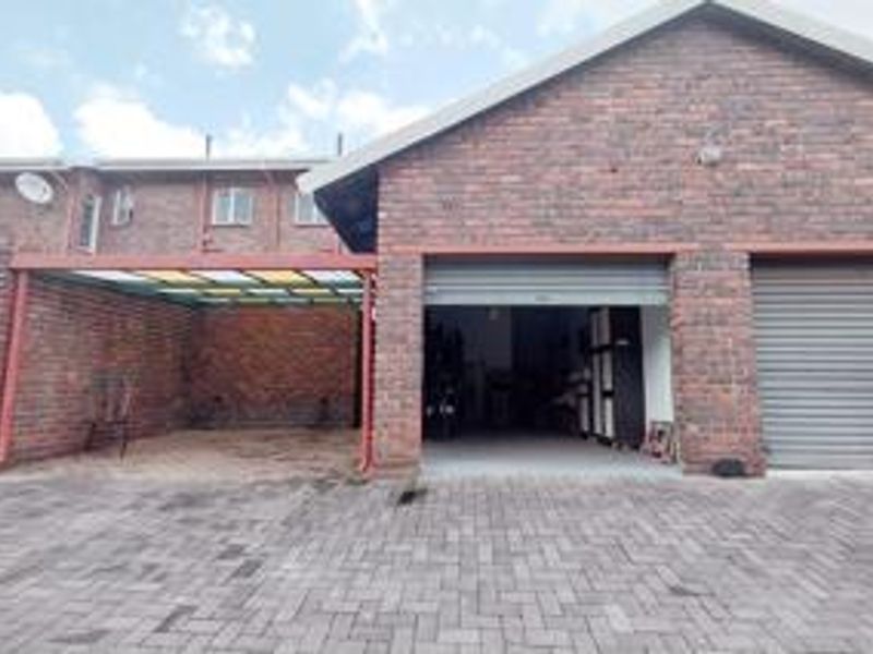 "Ideal Location with All Amenities Nearby!" - Photo 7