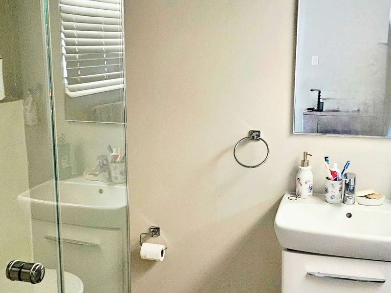 Fully Furnished Top-Floor Apartment to Rent in Umhlanga Ridge - Photo 8