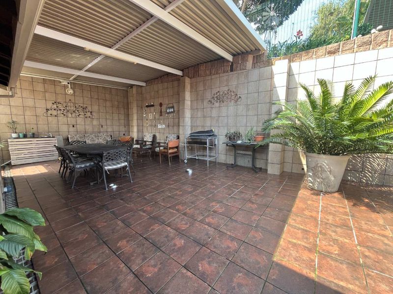 Hendra - Entertainer’s Dream with Cottage, Guest room & Pool ! - Photo 2