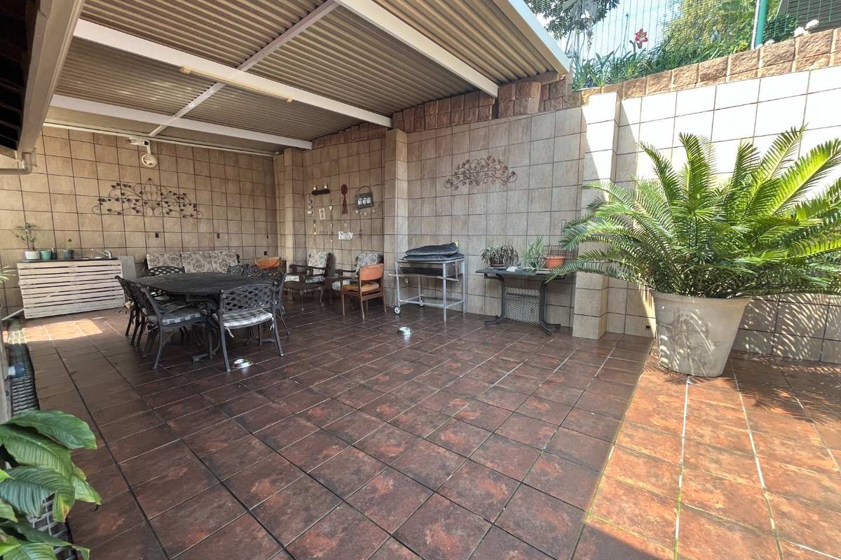 Hendra - Entertainer’s Dream with Cottage, Guest room & Pool ! - Photo 2