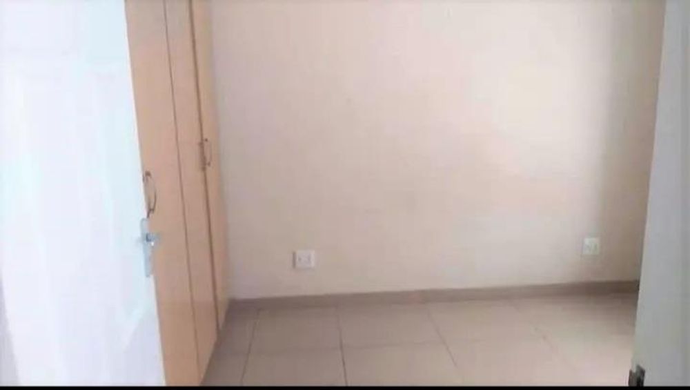 1st bedroom with bic