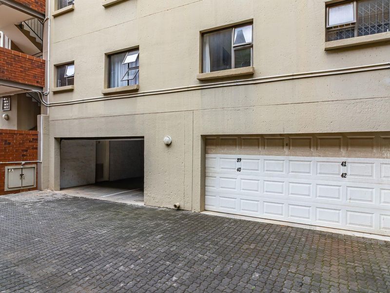 2 Bedroom Ground Floor Townhouse in Blackheath - Photo 4
