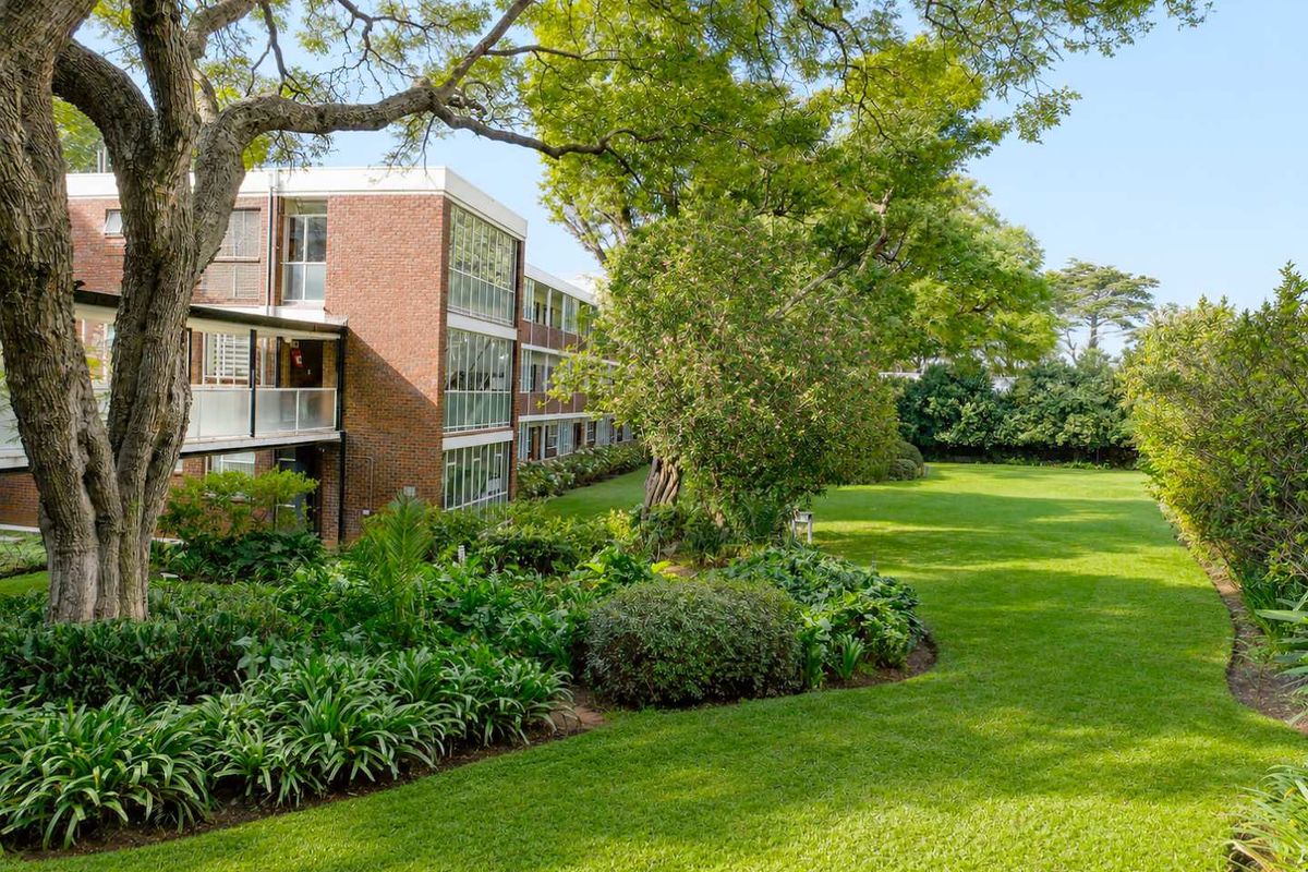 2 bedroom apartment in Illovo - Photo 2