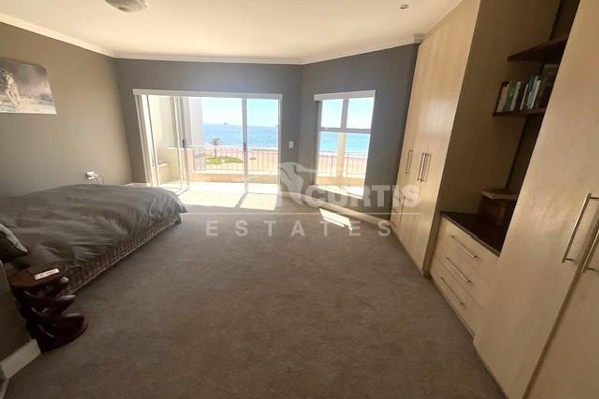 Seafront Penthouse - Photo 5