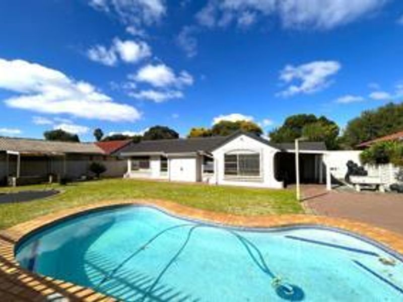 Spacious Three-Bedroom Home with Modern Amenities in Mayberry Park, Alberton - Photo 2