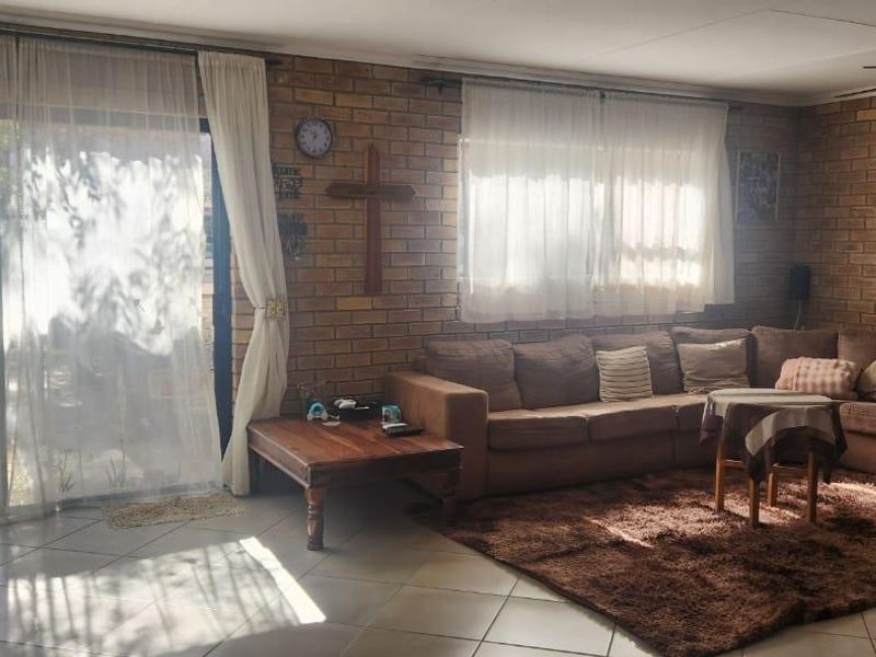 Immaculate Design Meets Modern Comfort in Your New Home - Photo 2