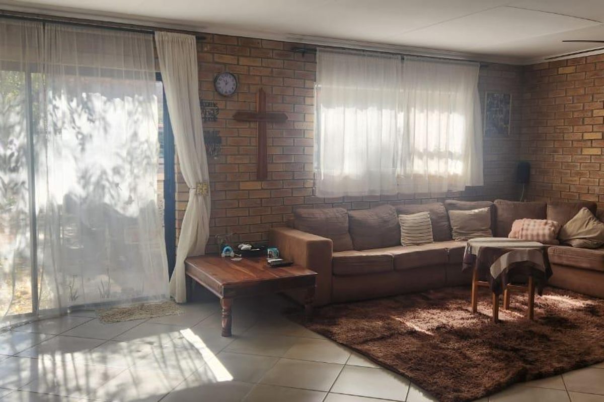 Immaculate Design Meets Modern Comfort in Your New Home - Photo 2