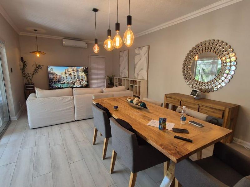 Corner unit in popular complex, newly renovated - Photo 4